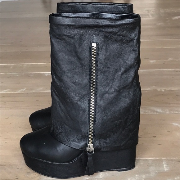alice + olivia Yeardley Zip Cuff Boots - Picture 1 of 6